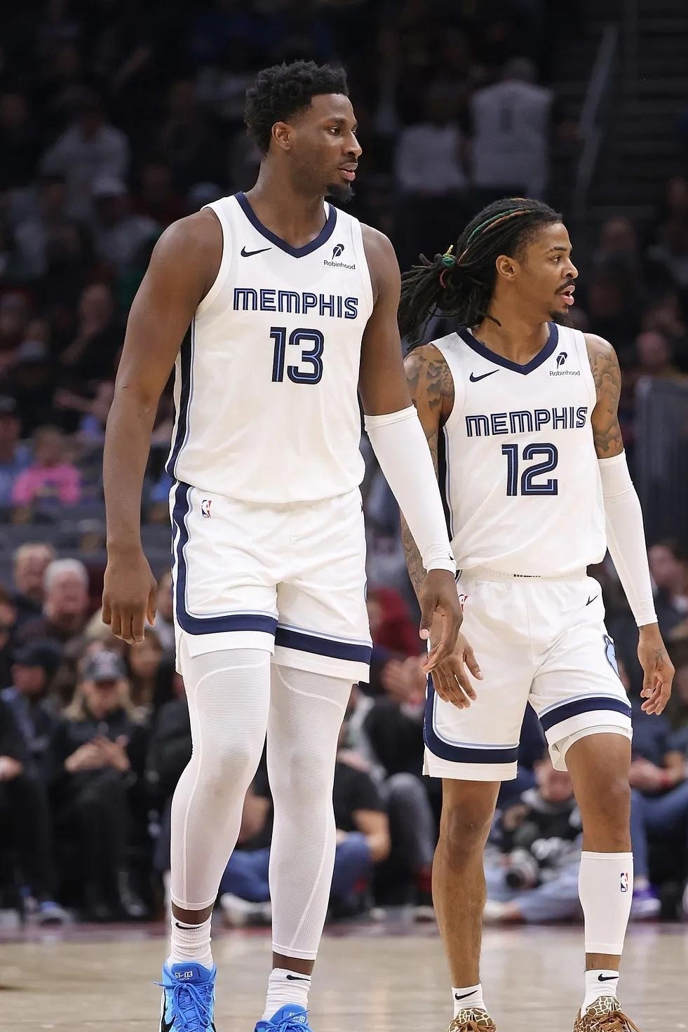 雄鹿vs灰熊:米尔顿逆天上篮,雄鹿大胜灰熊 雄鹿vs灰熊:米尔顿逆天上篮,雄鹿大胜灰熊