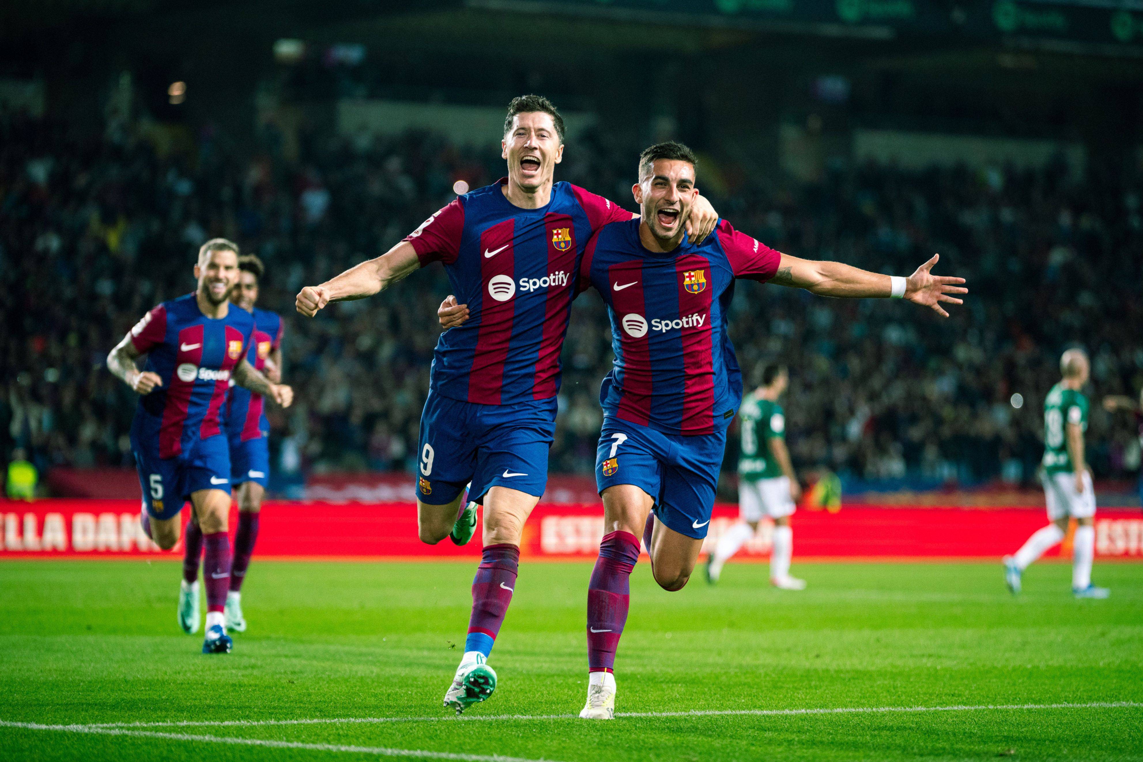 包含国际足球盛宴：全球球队实力对决的词条