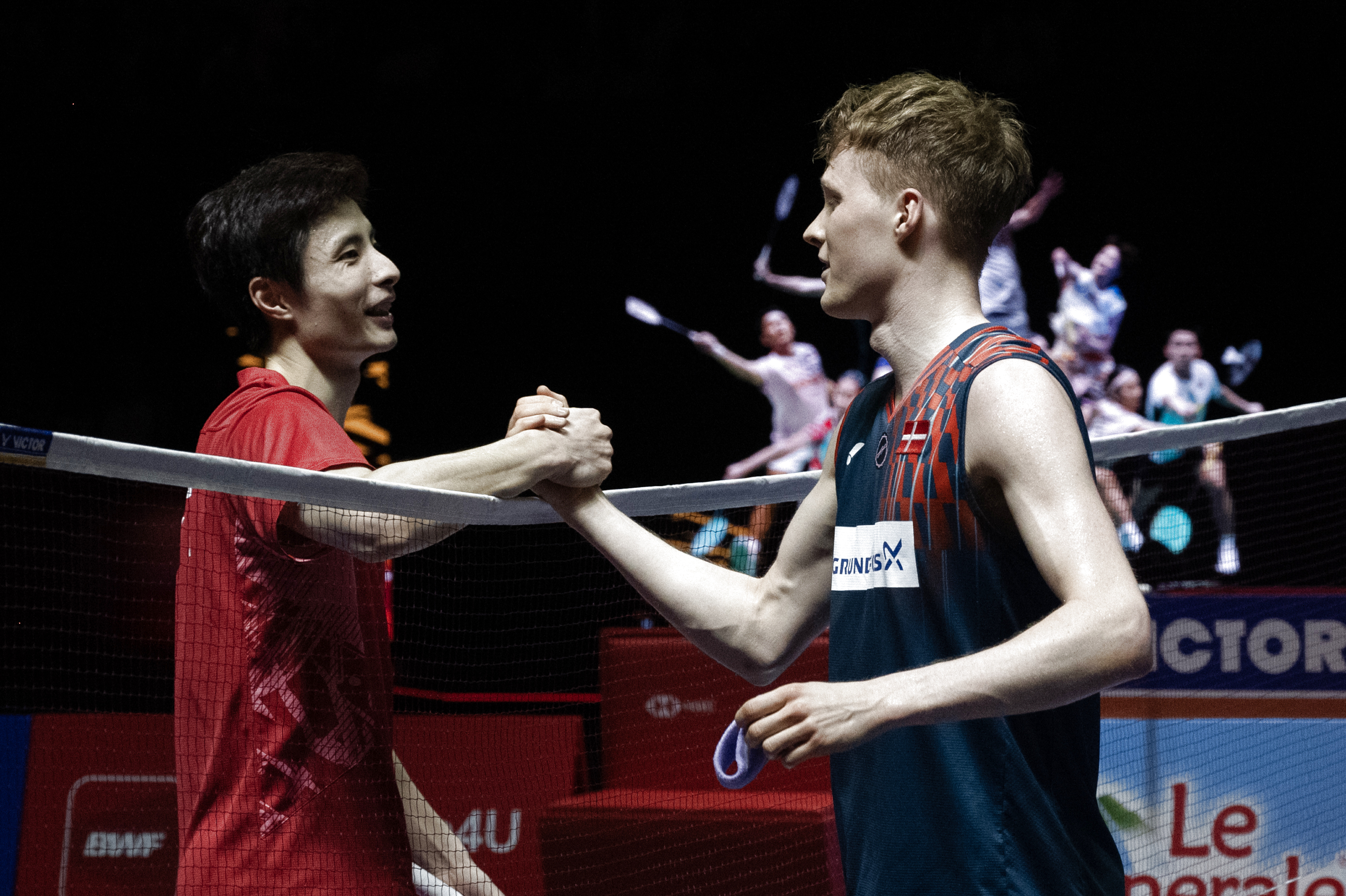 羽毛球男双决赛现场高潮迭起，印尼选手全力冲刺夺冠！的简单介绍