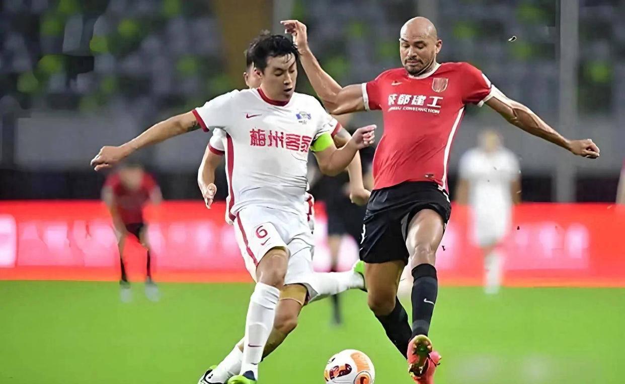 包含爆料揭秘：十人以上梯队齐聚，强队争夺胜利悬念重重的词条