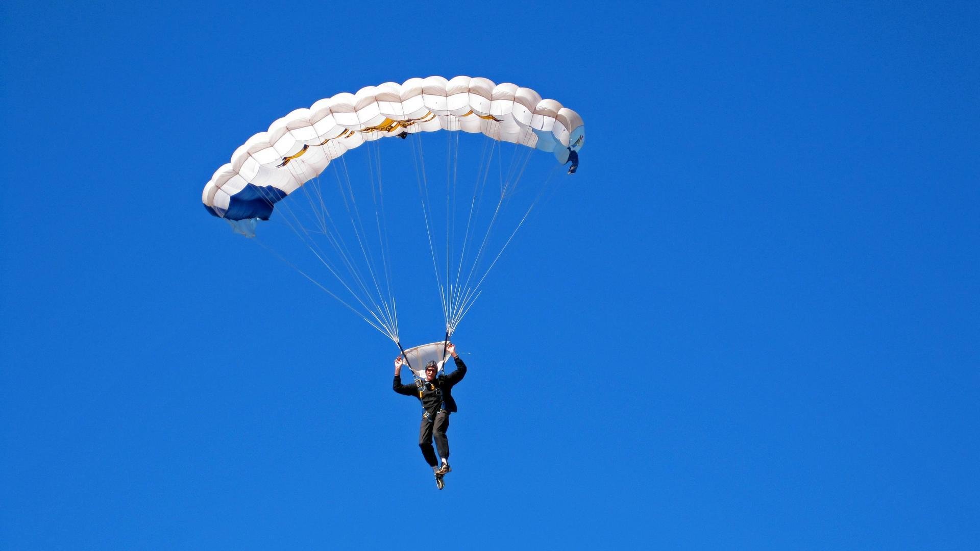 当英超争冠之夜遇上库里式无解，体育世界的宿命与奇迹