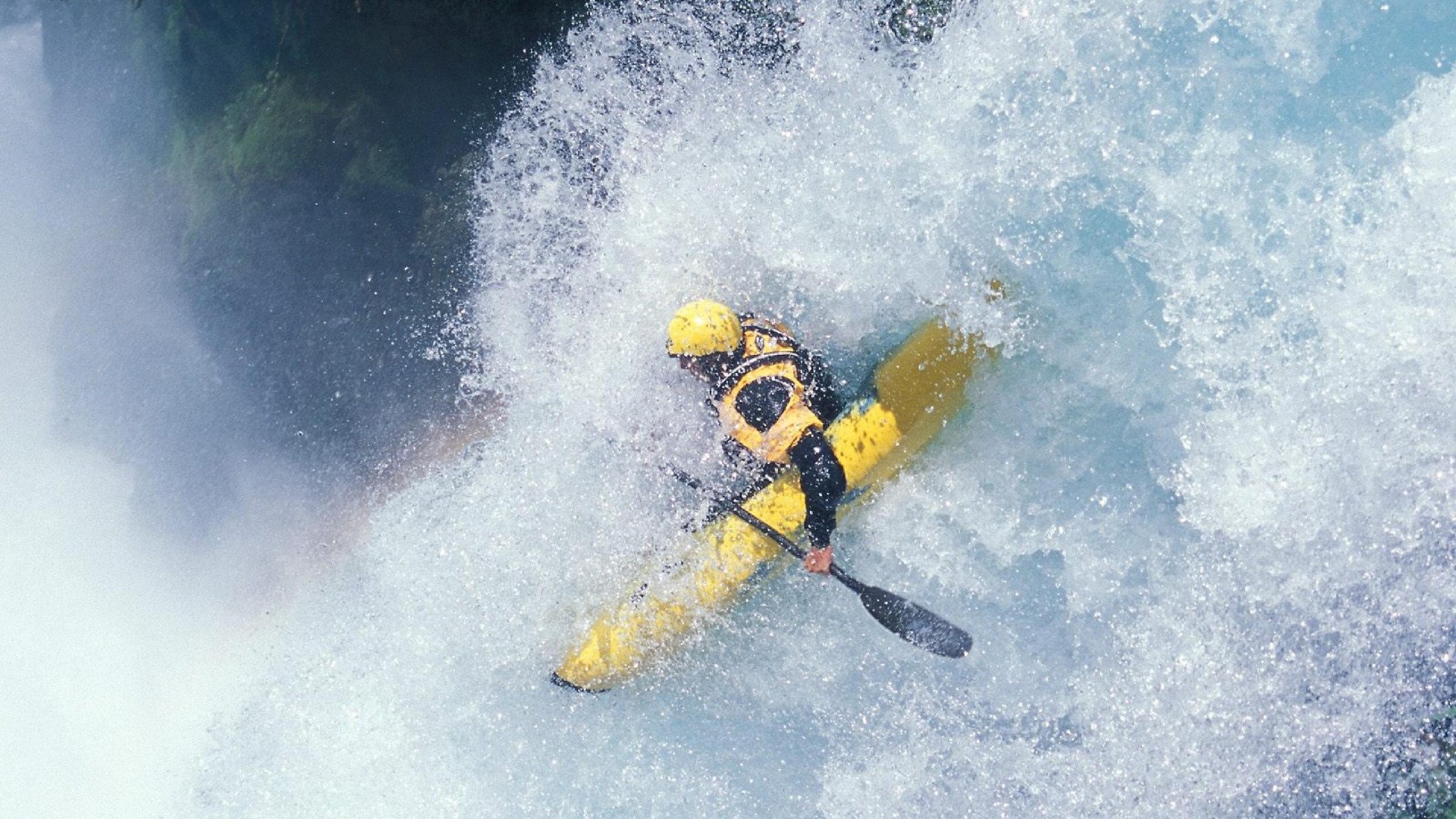 赛道上的绝对统治，汉密尔顿驾驭阿斯顿马丁横扫哈斯车队